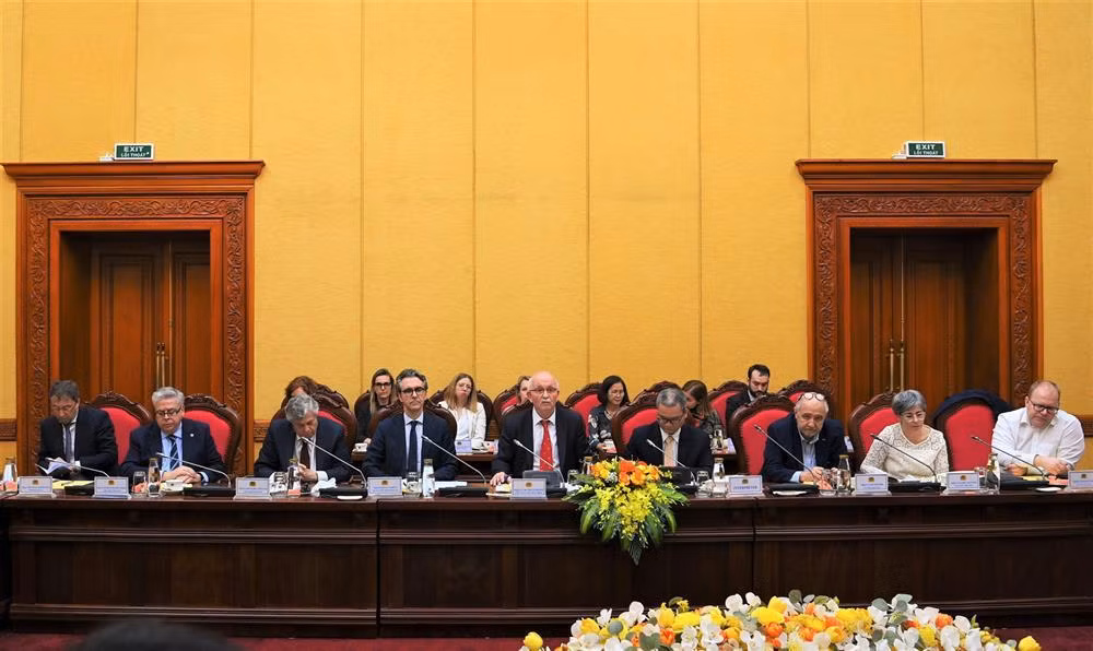 Deputy Minister Le Quoc Hung receives EU official - 1