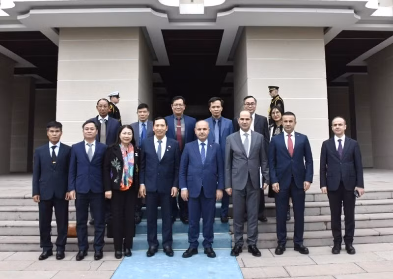 Deputy Minister Le Van Tuyen and Deputy Minister Mehmet Aktas have talks on security cooperation -0