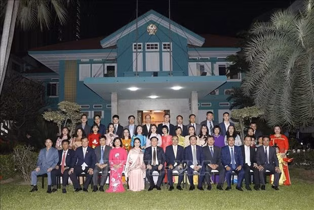 Top legislator visits Vietnamese embassy in Thailand -0