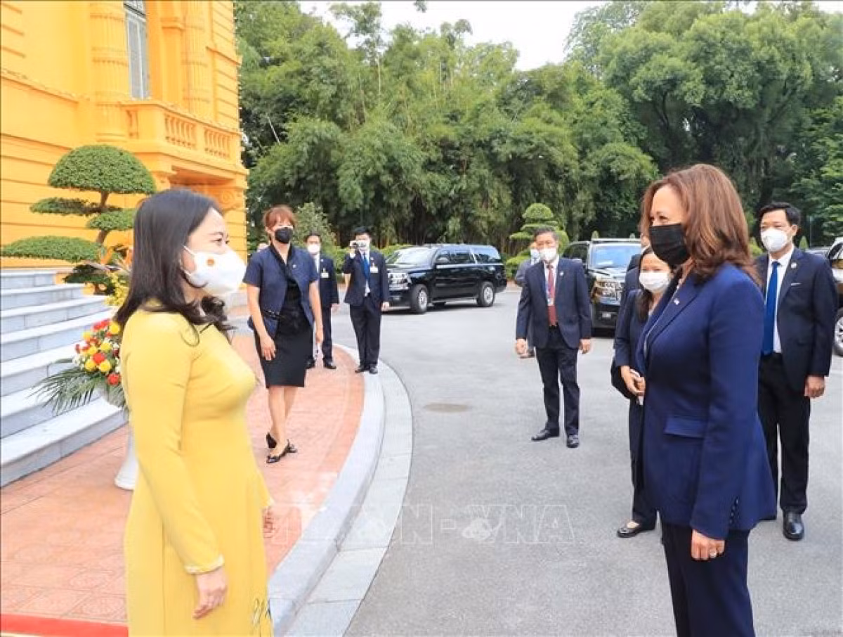 Vietnamese Vice President welcomes her US counterpart in Hanoi -0