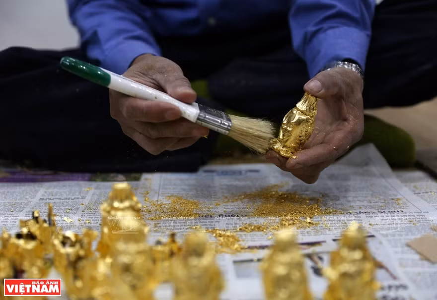 Hanoi preserves Kieu Ky gilding craft -0