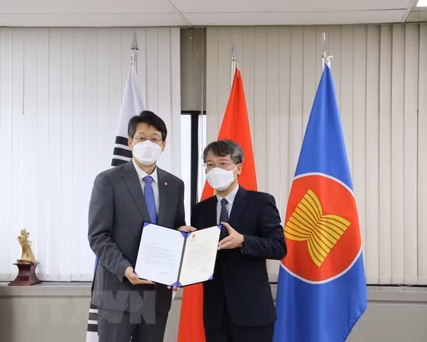 RoK city sends 5,000 COVID-19 rapid test kits to Vietnam's Da Lat -0