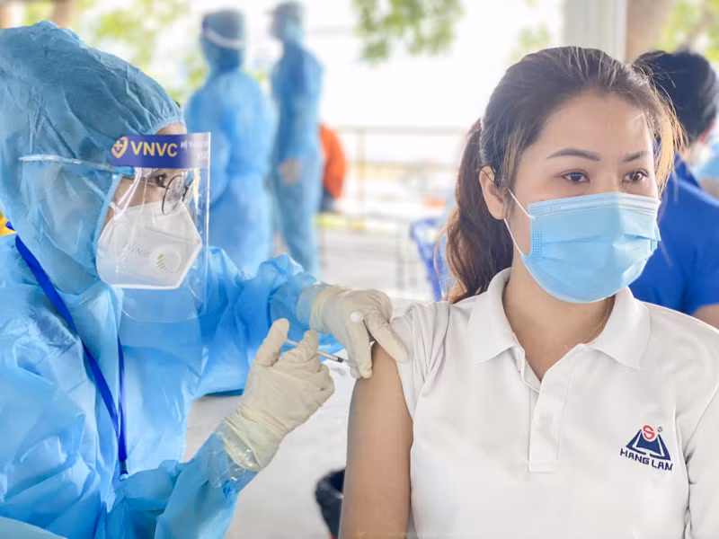 More than 1.2 mln AstraZeneca doses arrive in Viet Nam -0
