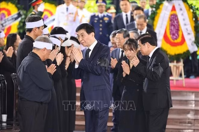 Foreign leaders pay last respects to Vietnamese Party chief -0