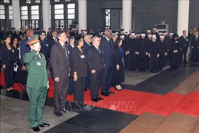 Foreign leaders pay last respects to Vietnamese Party chief -0