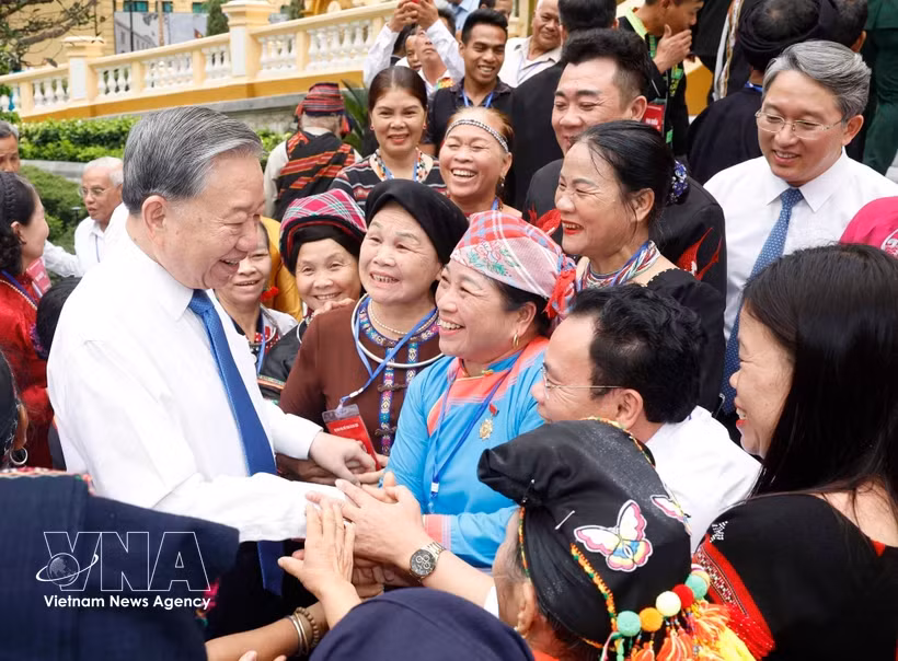 Top leader lauds unsung contributions by ethnic minority figures to national culture -0