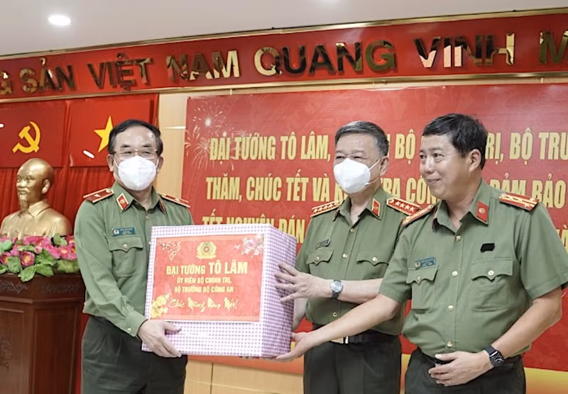 Minister To Lam visits Da Nang Municipal Police Department, Hospital 199 -0