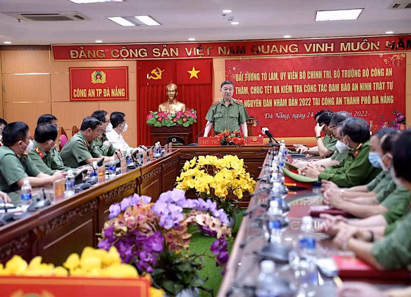 Minister To Lam visits Da Nang Municipal Police Department, Hospital 199 -0