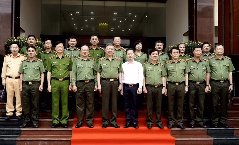Minister To Lam visits Da Nang Municipal Police Department, Hospital 199 -0