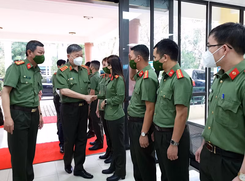 Minister To Lam visits Da Nang Municipal Police Department, Hospital 199 -0