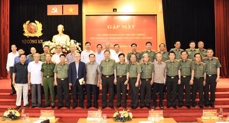 MPS holds meeting with generations of security officers -0