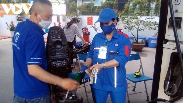 Government inspectors launch probe into 15 gasoline suppliers ảnh 3