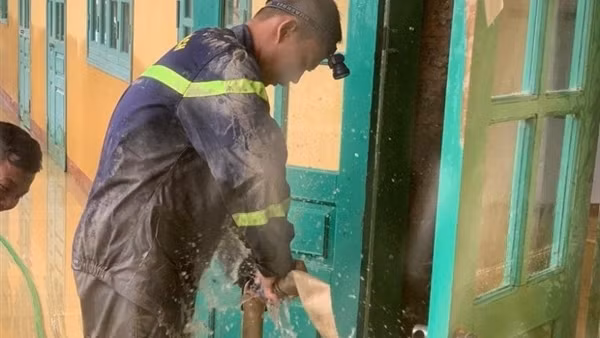 Over 360 students join “A day to act as firefighters” program ảnh 4