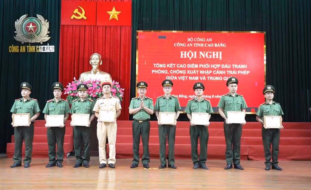 Cao Bang Provincial Police Department summarizes counter-illegal immigration campaign -0