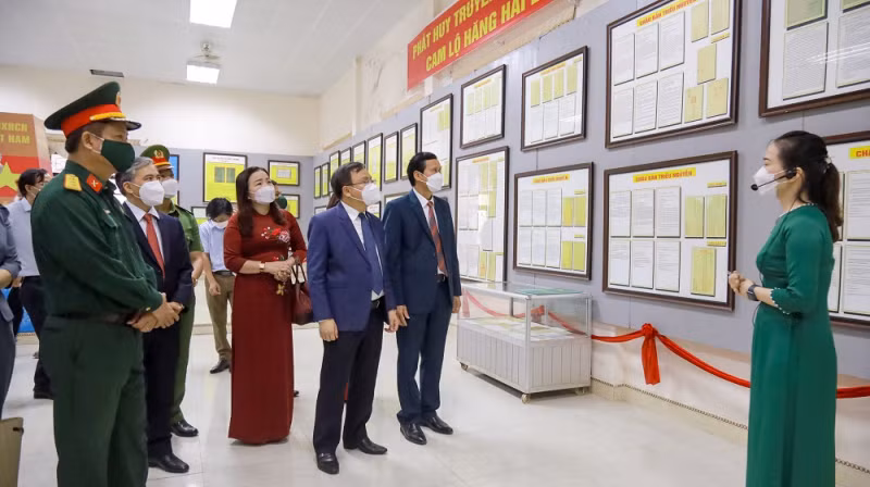 Exhibition on Hoang Sa, Truong Sa helps raise public awareness -0
