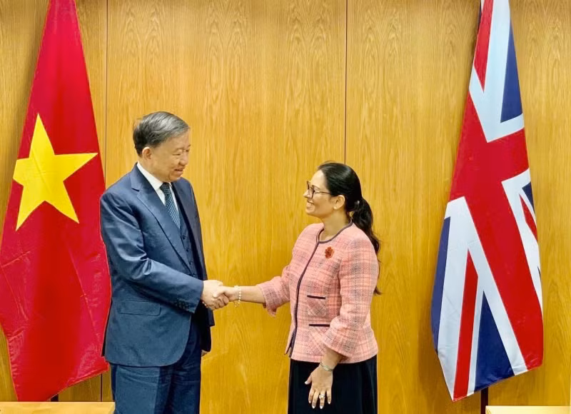 Vietnam always regards the UK as priority partner -1