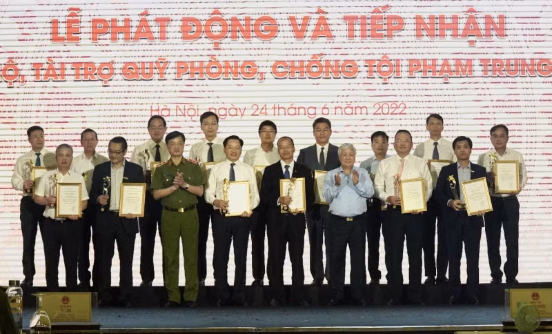 Central Fund for Counter-Crime receives over VND 200 billion - 1