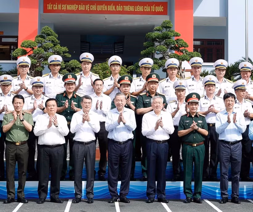Party General Secretary visits Naval Region 5 -0