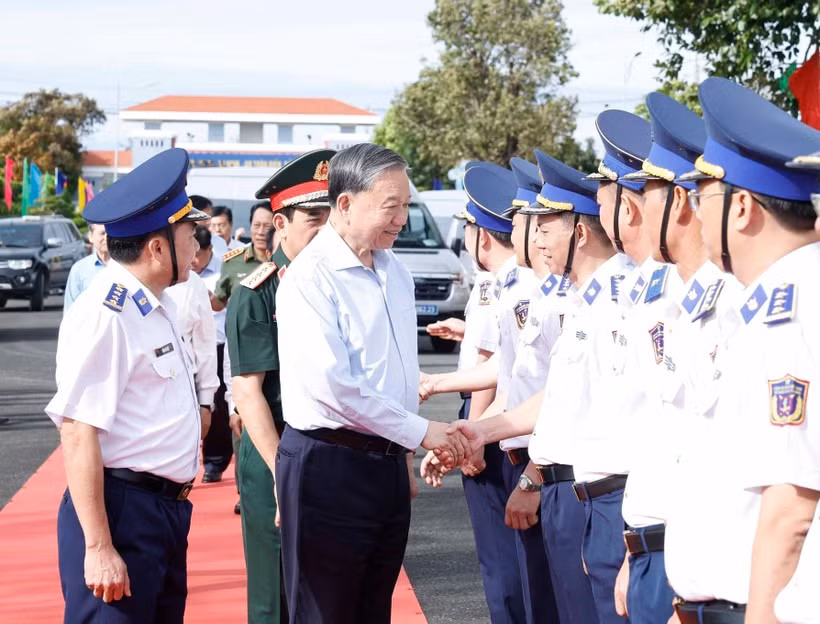Vietnam Coast Guard must be an elite, streamlined and strong force: Party General Secretary -0