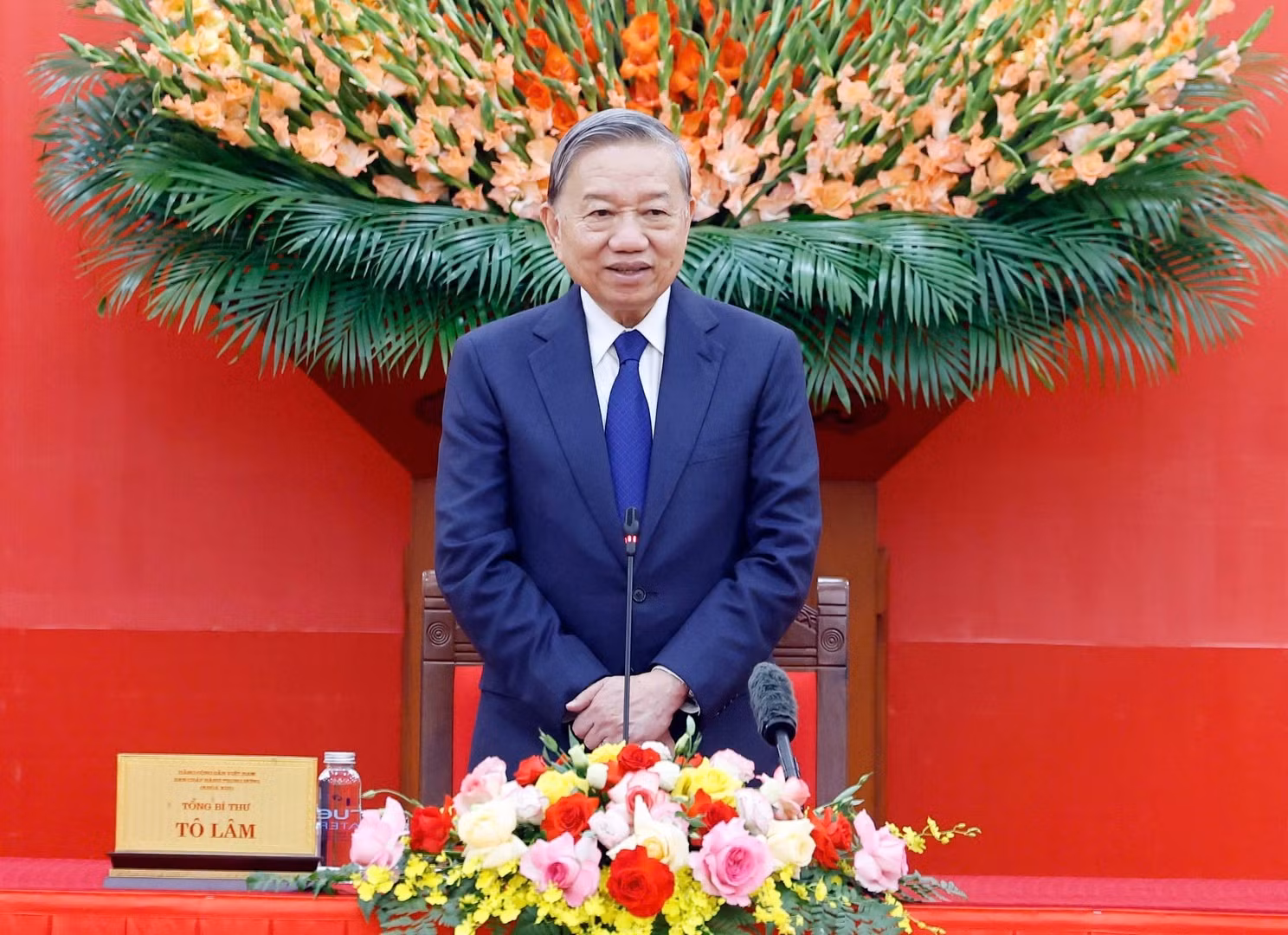 General Secretary To Lam meets with outstanding members of Grassroots Security and Order Support Force -0