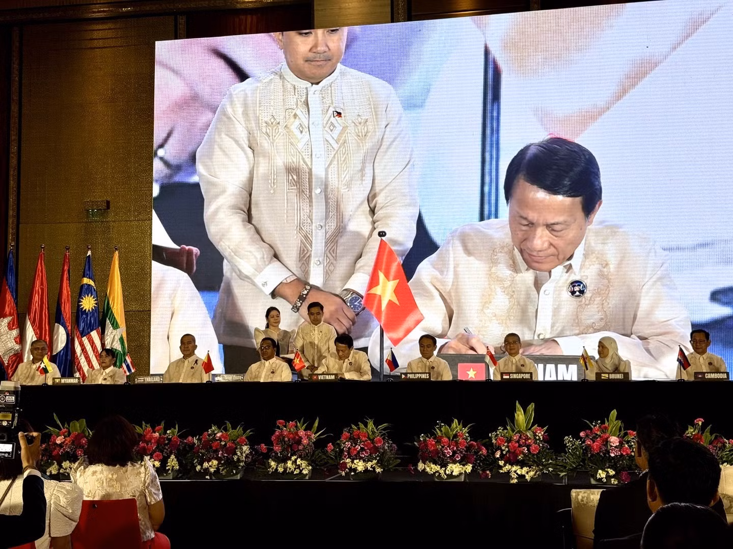 Vietnam signs ASEAN Extradition Treaty -0