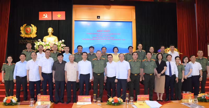 Ministry of Public Security meets with press agencies on Vietnam Revolutionary Press Day -0