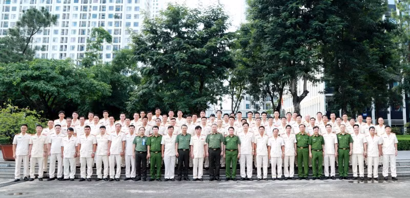 Minister To Lam meets with typical police officers in drug prevention and control -0