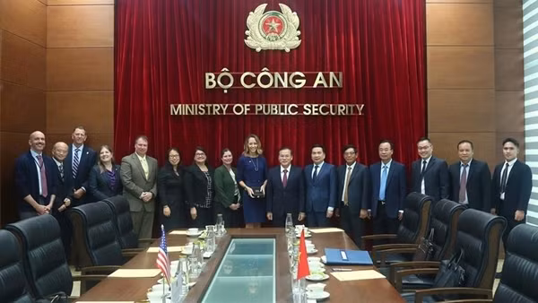 US Ambassador: Vietnam and the US share common interests in addressing gobal challenges ảnh 4