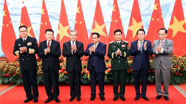 Top Vietnamese leader arrives in Beijing for state visit to China ảnh 8
