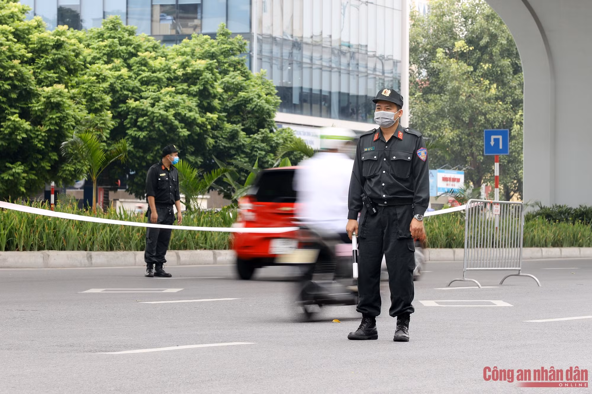 Hanoi streets crowded again after social distancing eased -0