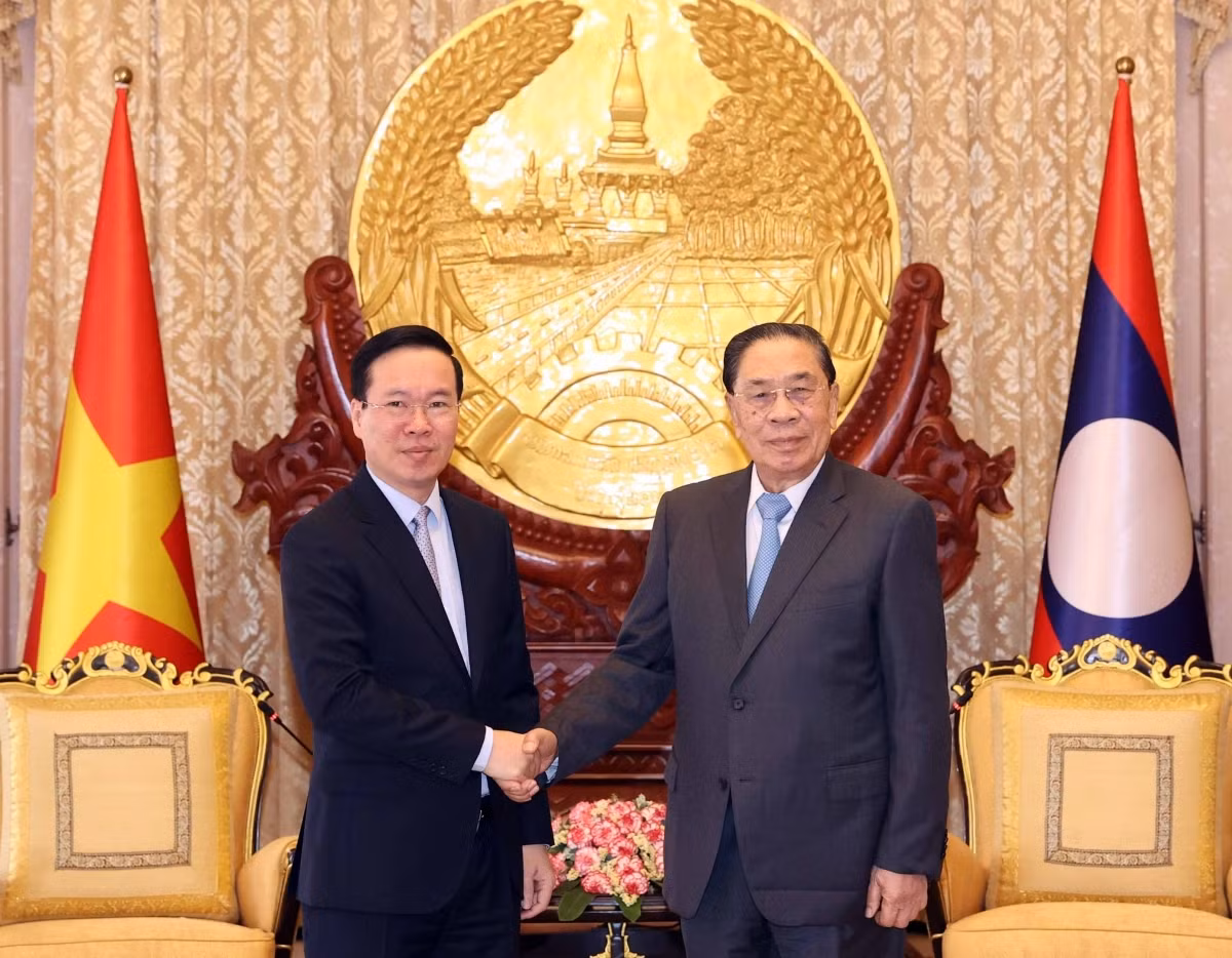 State president meets with former Lao leaders in Vientiane -0