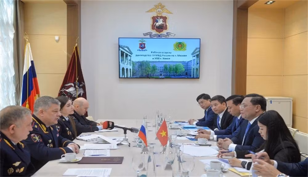 Hanoi city police visit Russia -0