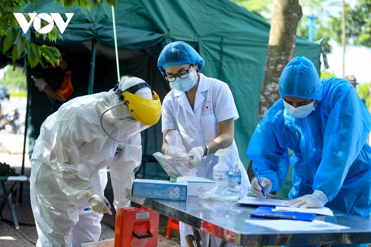 Hanoi takes samples for genome sequencing amid rising COVID-19 cases -0