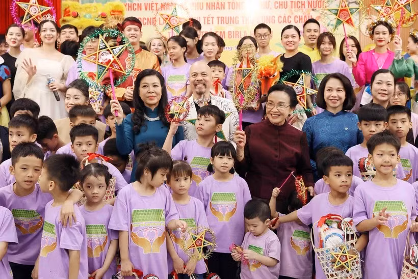 Spouses of Vietnamese, Lao leaders visit Birla Children's Village Hanoi -0