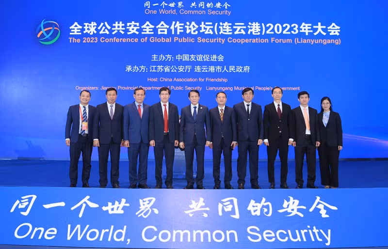 Deputy Minister Luong Tam Quang suggests promoting cooperation at Lianyungang Forum -0
