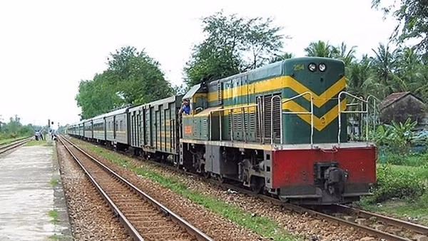 Railway through Hai Van Pass needs 53.5 million USD for upgrade ảnh 2