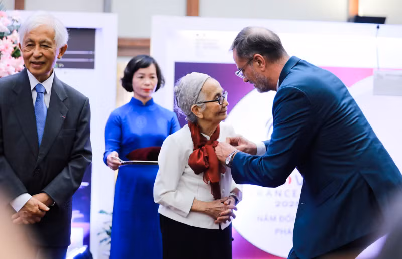 Two French - Vietnamese scientists awarded with France’s Legion of Honor -1