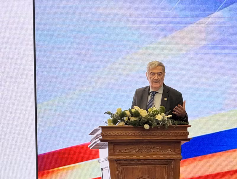 French Nobel Laureate inspires Vietnamese youth to embrace science -1