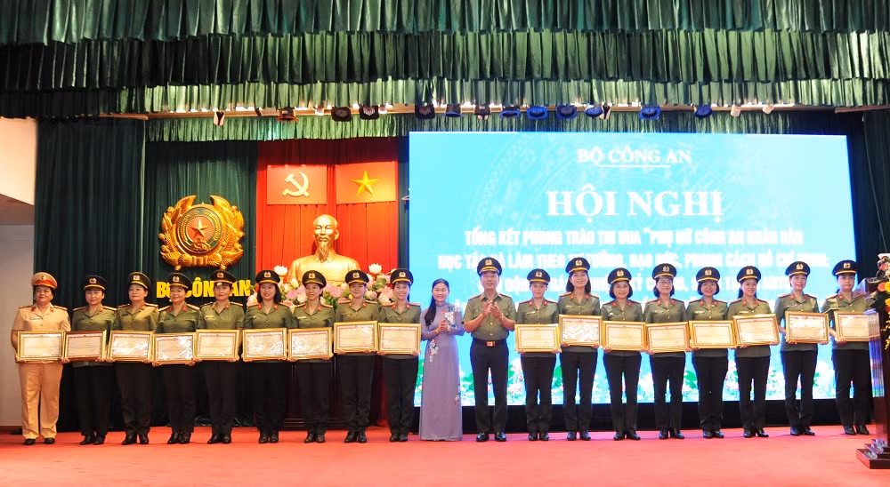 Public security female officers vow to accomplish all assigned tasks - 0
