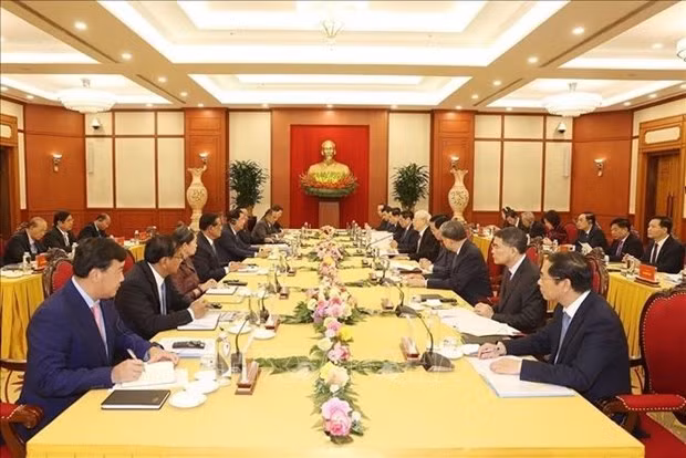 Vietnamese, Cambodian Parties hold high-level meeting in Hanoi -0