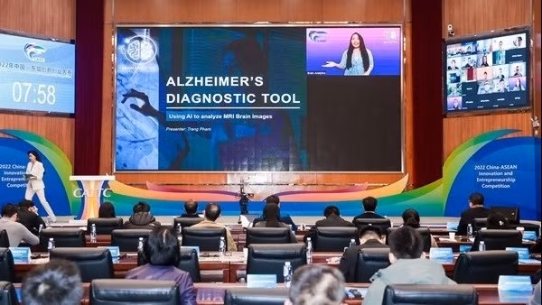 Vietnamese scientists manufacture intelligent humanoid robot ảnh 3