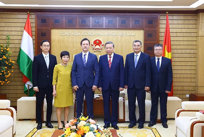 Minister To Lam receives Hungarian Ambassador Extraordinary and Plenipotentiary to Vietnam -0