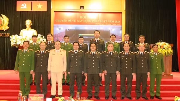 PM demands strengthened discipline in law building ảnh 3