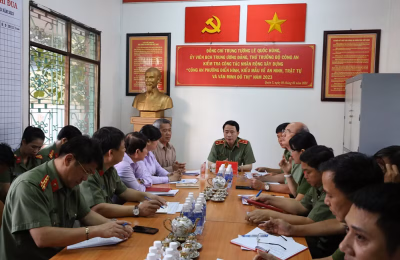 Police in Ho Chi Minh City take lead in building model of urban ward police station - 2