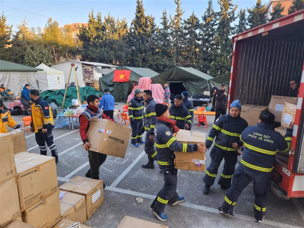 Ministry of Public Security hands over 2 tons of medication to Turkey - 0