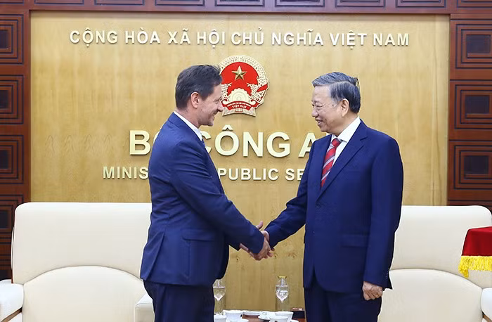 Minister To Lam receives Hungarian Ambassador Extraordinary and Plenipotentiary to Vietnam -0