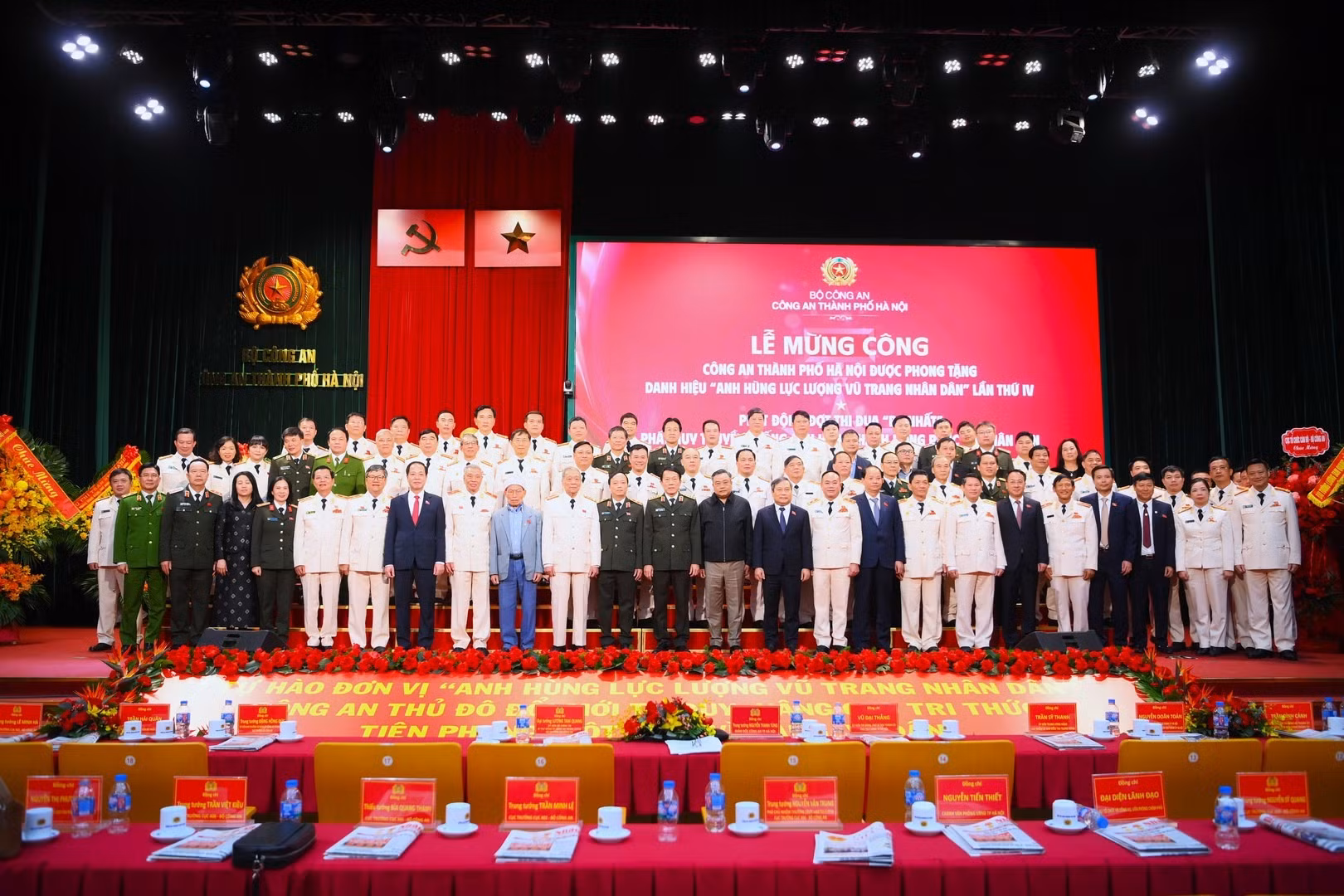 Hanoi City Police Department receives fourth “Hero of the People’s Armed Forces” title -0