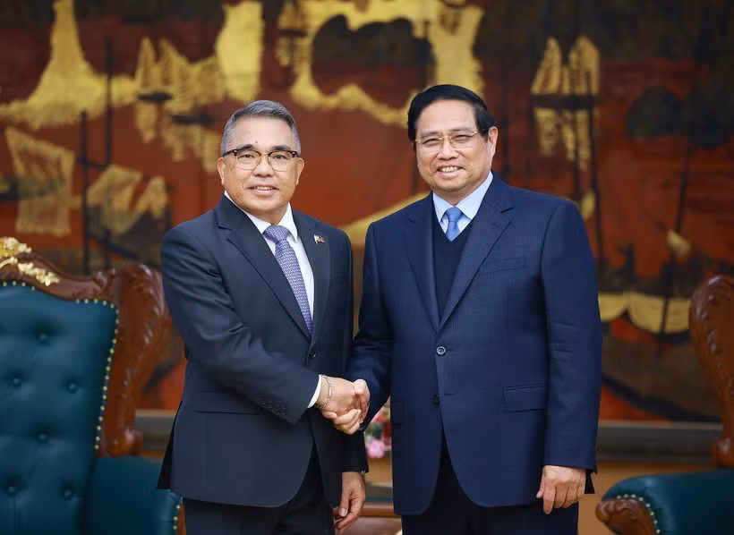 PM pledges deeper bilateral ties in farewell to Philippine Ambassador -0