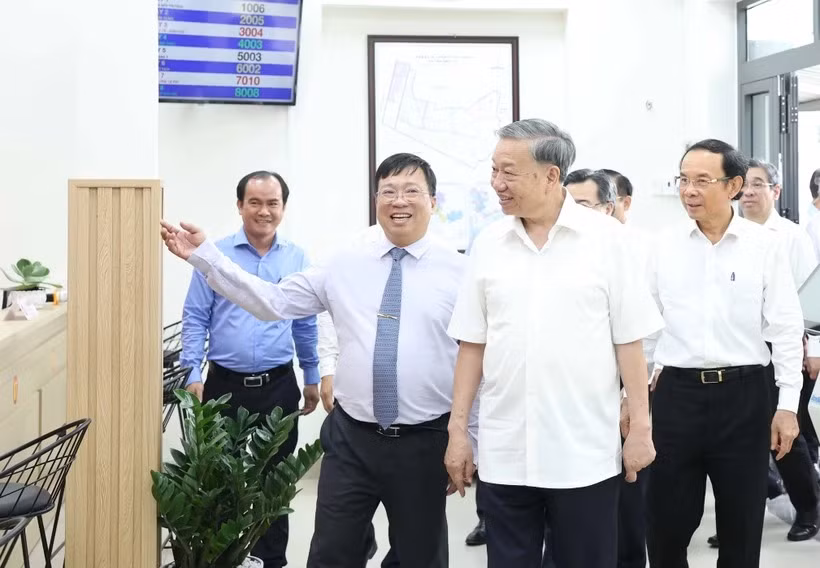 Party chief calls for faster, better service in two-level local administration implementation -0