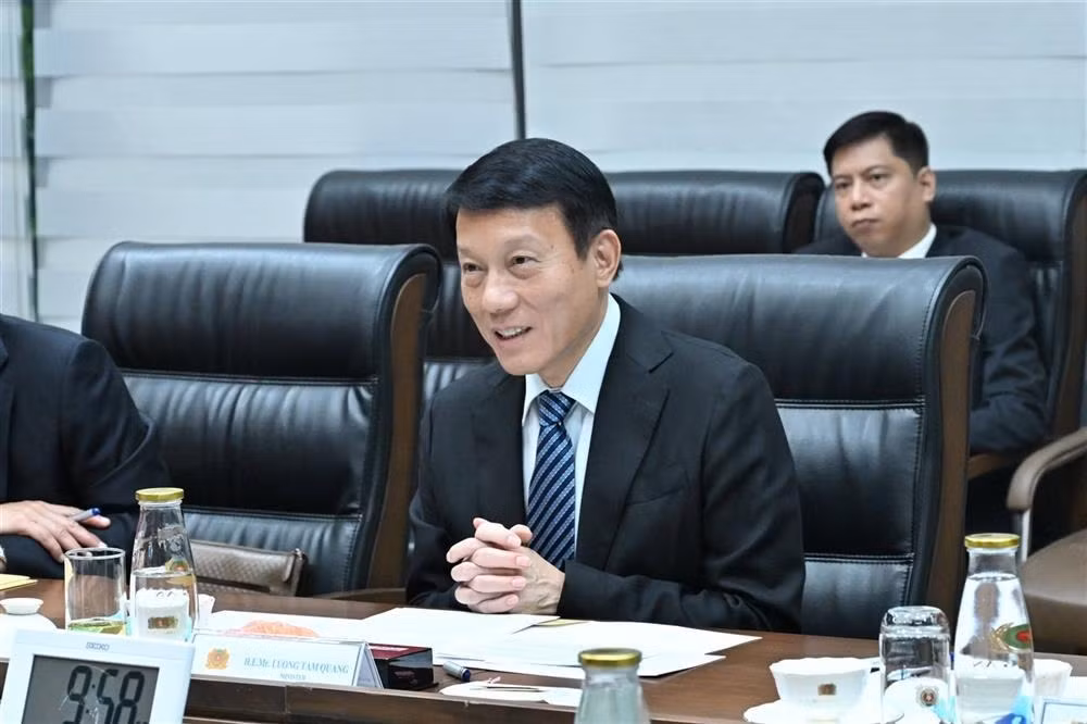 Minister Luong Tam Quang hosts Canadian Ambassador -0